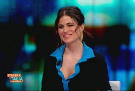 E' noto che da anni ha un compagno di cui si conosce solo il nome (massimo). Veronica Gentili Vita Privata E Carriera Da Attrice Della Giornalista Di Stasera Italia