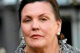 Jan Earl's Instagram, Twitter & Facebook