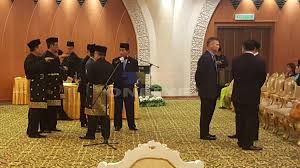 Venue at astaka dewan suarah, bintulu. Buletin Tv3 A Twitter Majlis Angkat Sumpah Kabinet Negeri Sarawak Akan Diadakan Pagi Ini Di Dewan Lapau Bangunan Dewan Undangan Negeri Sarawak Https T Co Wgroqct7ft