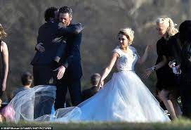 Gwen Stefani And Blake Shelton Help Out At Raelynn Woodward S Wedding Gwen Stefani And Blake Tennessee Wedding Marry Best Friend