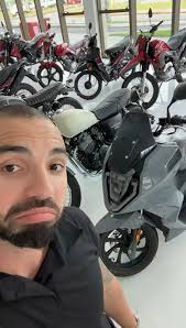 Thomas Medeiros fala de Scooter misteriosa no Show Room da Shineray  #billmotoka