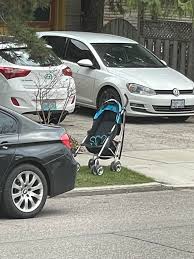 If you go out at night and spot an abandoned stroller at the roadside,  don't get out of your car! 😮 You need to know what it could mean 👇