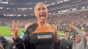 OnlyFans model Danii Banks is kicked out of NFL stadium for flashing her  boobs | Daily Mail Online
