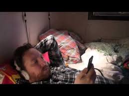 Premiärvisningen var uppsluppen, som ofta är fallet när en festyr festivalpublik blir småhöga bara på. Spring Uje Spring Appladtack Giff Youtube