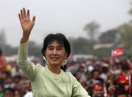 Aung san suu kyi llegó al poder como consejera de estado en 2016 tras la primera votación totalmente democrática del país en décadas. La Troisieme Vie De Aung San Suu Kyi Liberation
