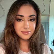 Cassandra Wilcox's Instagram, Twitter & Facebook