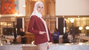 Anda bisa memperolehnya di berbagai toko penyedia busana batik. Trik Padu Padan Pakaian Kerja Untuk Perempuan Berjilbab