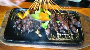 There is a traditional indonesian dance involving a group of dancers who ride on colourful. Menikmati Kuliner Sate Kuda Kaya Manfaat Youtube