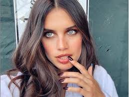 Modelos roupas mulher sara sampaio modelos femininos modelos de lingerie mulheres de modelos vestidos pessoas rpg sara sampaio victoria's secret meninas latinas supermodelos. Sara Sampaio E Acusada De Tratar Mal O Seu Cao Por Recusar Dar Lhe Comida Modelo Ja Respondeu As Criticas