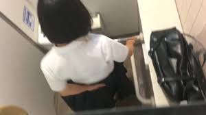 无印厕拍精品酷爬大神高中偷拍好几个JK裙可爱学妹上厕所尿尿换卫生巾,还捡妹子擦逼纸闻- 91热爆