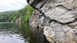 Ferrata hluboká je teď nejdelší svého druhu v republice. U Stezky Mezi Hlubokou A Purkarcem Vznika Horolezecka Ferrata Nad Rekou Vltavou Ceske Budejovice