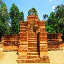 However, we know this city mostly from its religious monuments, in particular its eight extant temple compounds, all of which are spread out along the river flats at the edge of the batang hari. Candi Muaro Jambi Beserta Penjelasannya Terlengkap