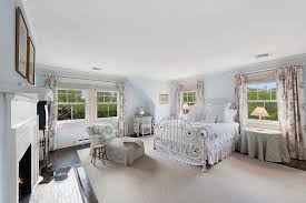 Wrought iron beds are present in a variety of it's the idea of balance. 90 Farmhouse Bedroom Ideas Photos Home Stratosphere