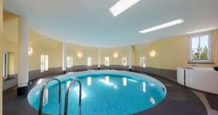 Grosser Indoor Pool Mit Gegenstromanlage Haus Mieten Hallenbad Schone Wohnungen
