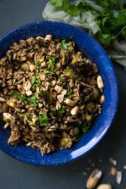 Spicy Brussels Sprout Mushroom Peanut Brown Rice Salad Choux De Bruxelles Salade De Riz Brun Salade De Riz