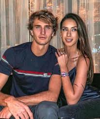 Alexander sascha zverev was born on 20 april 1997 in hamburg, germany to russian parents, irina zvereva and alexander mikhailovich zverev.he has an older brother mischa who was born nearly a decade earlier and is a professional tennis player as well. Seine Augen Haben Mich Fasziniert Brenda Patea Uber Die Neue Beziehung Mit Zverev