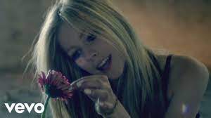 You're always there, you're everywhere. Lirik Wish You Were Here Avril Lavigne Dan Terjemahan Lagu Lirikterjemahan Id