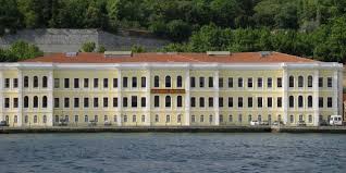 Galatasaray üniversitesi, kuruluşundan itibaren bir kamu tüzel kişiliği olarak devlet üniversitesi statüsündedir ve devlet başkanlarının katılımıyla kurulan ilk ve tek yükseköğretim kurumudur. Galatasaray Universitesi Iletisim Fakultesi Home Facebook