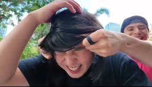 Kamukha na ba ni Tim si Allison?? 😂