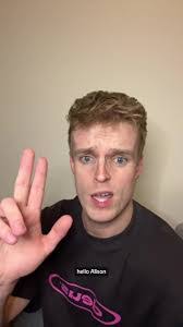 Alison Ellis's Instagram, Twitter & Facebook