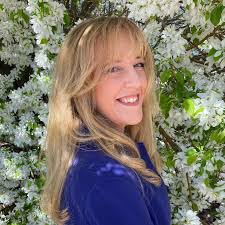 Gena Suarez's Instagram, Twitter & Facebook