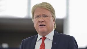 Lars adaktusson är riksdagsledamot för kristdemokraterna. Adaktusson Fler Lagliga Eu Vagar For Flyktingar Nyhetssajten Europaportalen