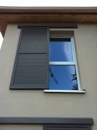 Volet Coulissant Aluminium Persiennes Gris Volets Thiebaut En 2020 Revetement Exterieur Maison Fenetres Exterieures Volet Coulissant