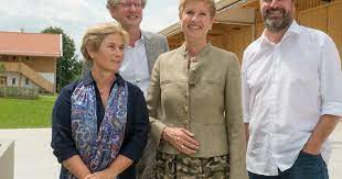 Klatten's concept for the foundation and its activities is closely linked to its bucolic surroundings, and the opening days' program includes for example hikes with an artist and a botanist. Stiftung Kunst Und Natur Susanne Klatten Zu Ihrer Grundung Stiftung Nantesbuch Kunst Und Natur