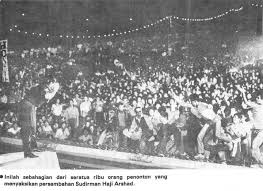 Our late sudirman arshad is also famous for his first time ever held in malaysia, an open air street concert, in chow kit road which drew sudirman was rumored to have died from aids and it was a hot topic in the 90s. Did You Know 100 000 People Once Gathered At Chow Kit To Hear One Man Sing