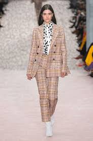 Carolina herrera ha presentado en nueva york su colección verano 2021, que pretende ser un reflejo de la situación actual pero desde el optimismo, el color y la celebración. New York Fashion Week 2018 Carolina Herrera Primavera Verano