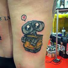 Wall e is still one of the cutest disney creations around. Kim Ai Tattoo Wall E A Pris Un Peu De Couleur Sur La Convention De St Brieuc Merci Lucille Walle Disney Waltdisney Pixar Anime Love Kawaii Kawaiitattoo Disneytattoo Manga Otaku Geek Bretagne