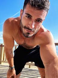 Pasquale Guida (@_donthand) • Threads, Say more