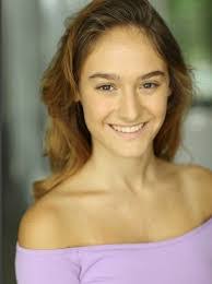 Renee Mackenzie's Instagram, Twitter & Facebook