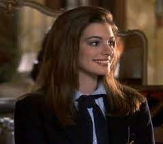 Anne Hathaway Went Through The Ultimate Transformation From Frizzy Freak To Beautiful Princess In The Princess Diaries Mujercitas