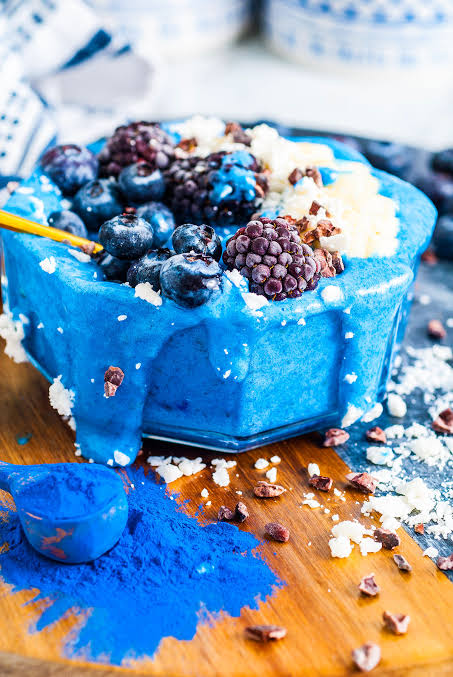 A vibrant ocean smoothie bowl made using blue spirulina powder, AI generated