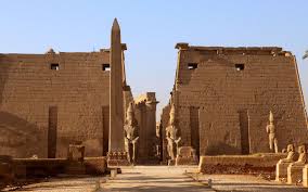 Vous pourrez aussi vous reposer et prendre un bain de soleil aux splendides plages d'alexandrie. Akhenaton Le Pharaon Heretique Dossier