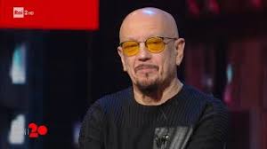 Facciamo concerti dove suoniamo davvero, i nostri. Enrico Ruggeri Anni 20 Del 11 03 2021 Youtube