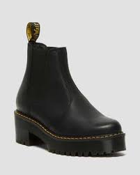 A timeless silhouette that takes versatility to the next level, throw on a pair of these staple boots day or night for a polished finish. Leona Women S Vintage Smooth Leather Heeled Boots Dr Martens Official