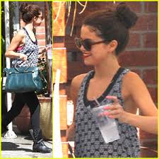Selena Gomez Not Dating Austin Mahone Exclusive Austin Mahone Selena Gomez Just Jared Jr