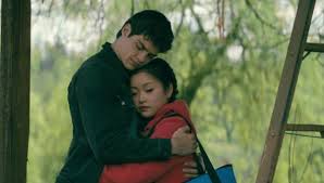 El último año de la escuela secundaria ocupa un sitio central cuando lara jean retorna de un viaje familiar a corea y considera sus planes para la universidad, con y sin peter. Mdit3x3pbta71m