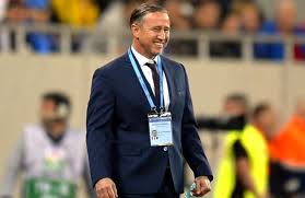 Laurentiu reghecampf (45 de ani) a explicat, in direct la emisiunea prietenii lui ovidiu, de ce fotbalistii romani nu isi pot face loc in echipa pe care o antreneaza acum in emiratele arabe unite, al. Ce Stie Dumitru Dragomir Reghecampf Vine La Fcsb Se Va Bate La Titlu
