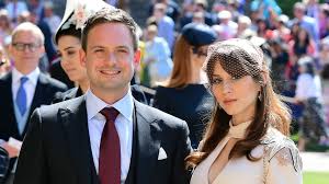 Suit up right in our practical, durable and lightweight flight suits. Fans Sicher Patrick J Adams Frau Schwanger Auf Hochzeit Promiflash De