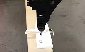 Autofeeding screwdriver in assembly line