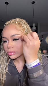 Makeup Therapy: Enhance Your Mood with Lipliner Techniques