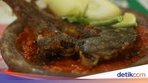 Sambal pecel lele, bisnis pecel lele, bumbu lele goreng, usaha pecel lele, pecel lele lela, resep bahan membuat pecel lele beserta bumbunya: Nikmatnya Pecel Lele Makanan Merakyat Yang Gurih Renyah