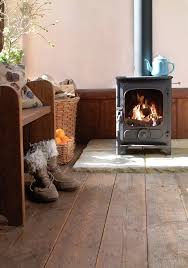 Et Le Plancher Poele A Bois 1 Porte 4 8 Kw Buches De 33cm Country Charnwood Poele A Bois Petit Poele A Bois Deco Maison De Campagne