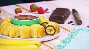 Recette Facile S Il Vous Faut Un Dessert Aussi Rapide Que Savoureux Ce Rouleau De Bananes Arrose De Nutella C Banane Nutella Nutella Recette Banane Chocolat