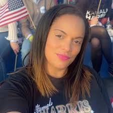 Angelique Smith's Instagram, Twitter & Facebook