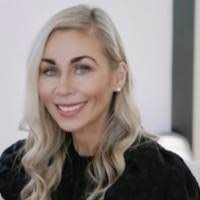 Lisa Tanguay's Instagram, Twitter & Facebook