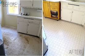 No matter hard you try, the gunk comes back sooner or later. Kitchen Linoleum Floor Before After Clorox Water And Scrub Brush Finish With A Floor Sealer Like Zep For Extra Sta Sol Pvc Sol De Cuisine Linoleum Sol